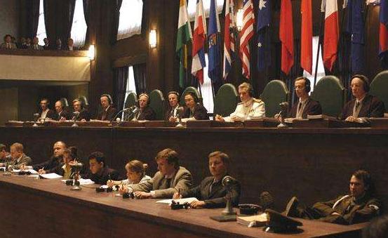 东京法庭共有十一位法官,他们分别来自美,中,苏,法,英,加,澳,新西兰