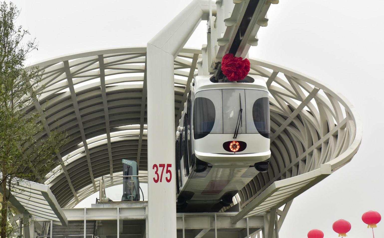 造价只有地铁的四分之一, 我国最牛"空铁"全球首创