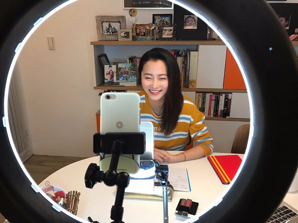 赵小侨积极求子直播许愿我要和他合照