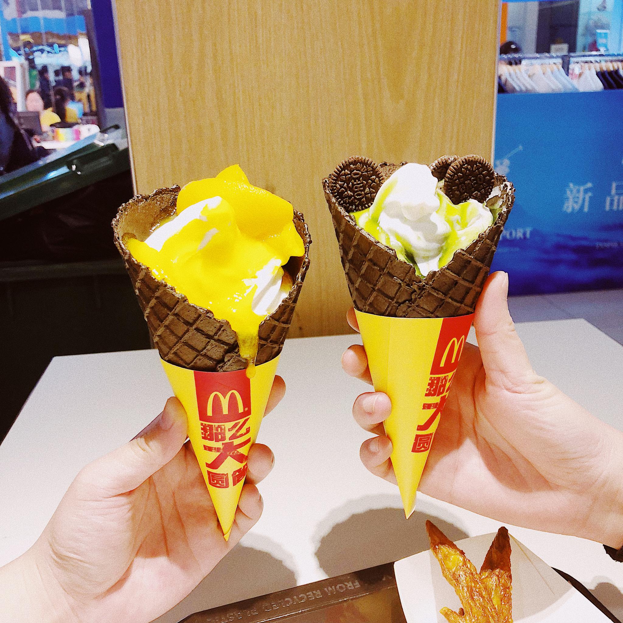 我和我的好朋友一起吃冰淇淋