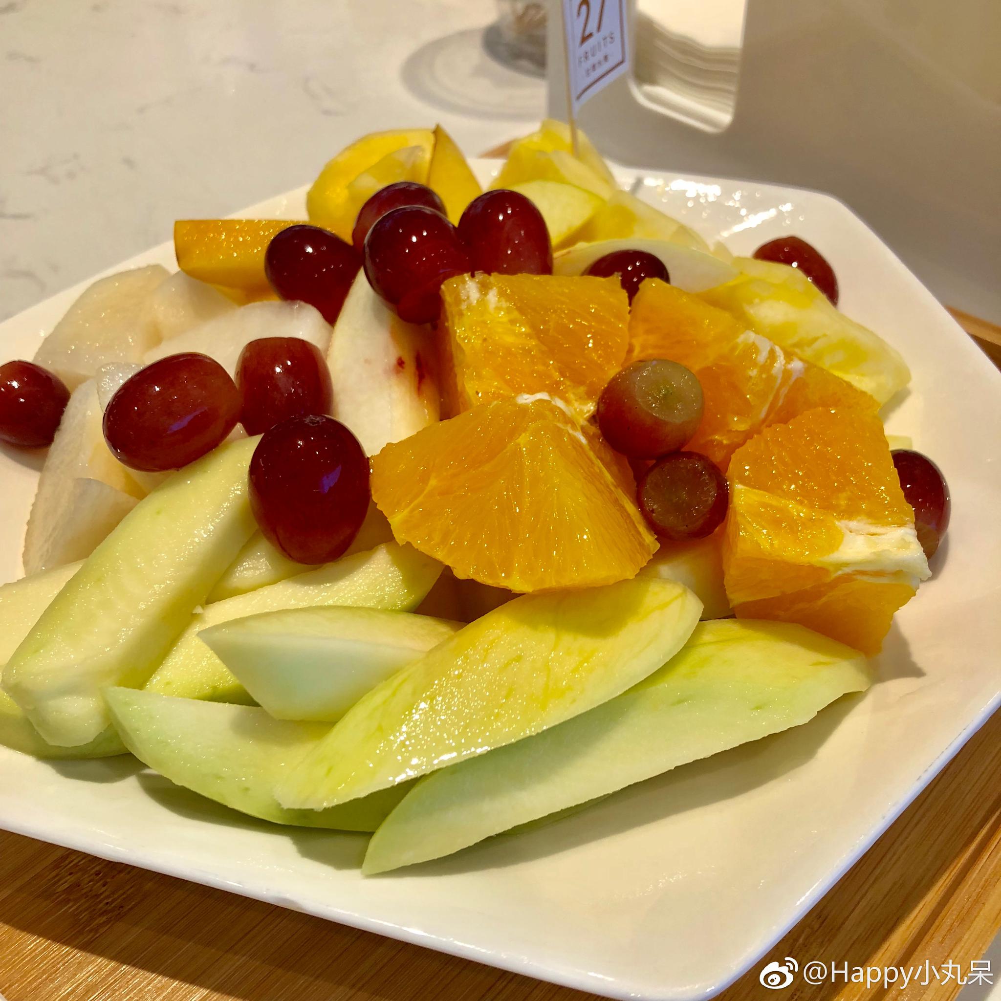 一杯百香果 凤梨 雪梨一份混搭水果一起分享超棒的@27fruits甘草