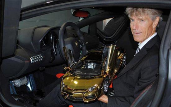 模型售价高达2000多万,堪比一辆顶级的超跑,这完全就是土豪们的玩物