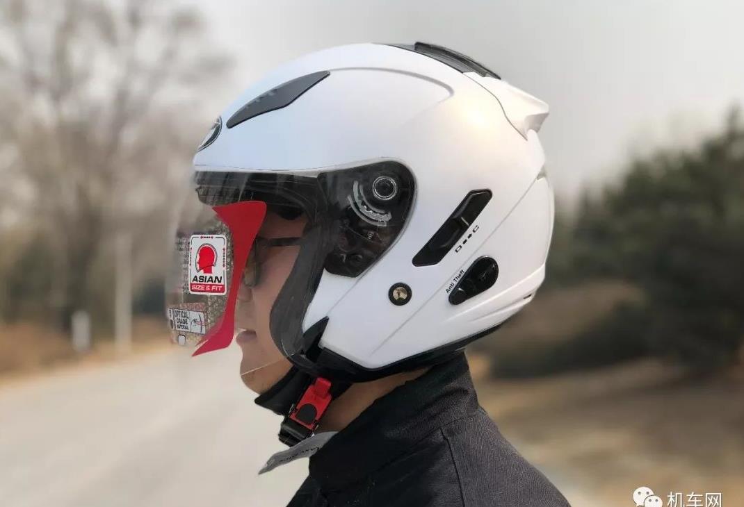 春夏季日常通勤3/4盔,多种花色,双镜片,价格还不贵