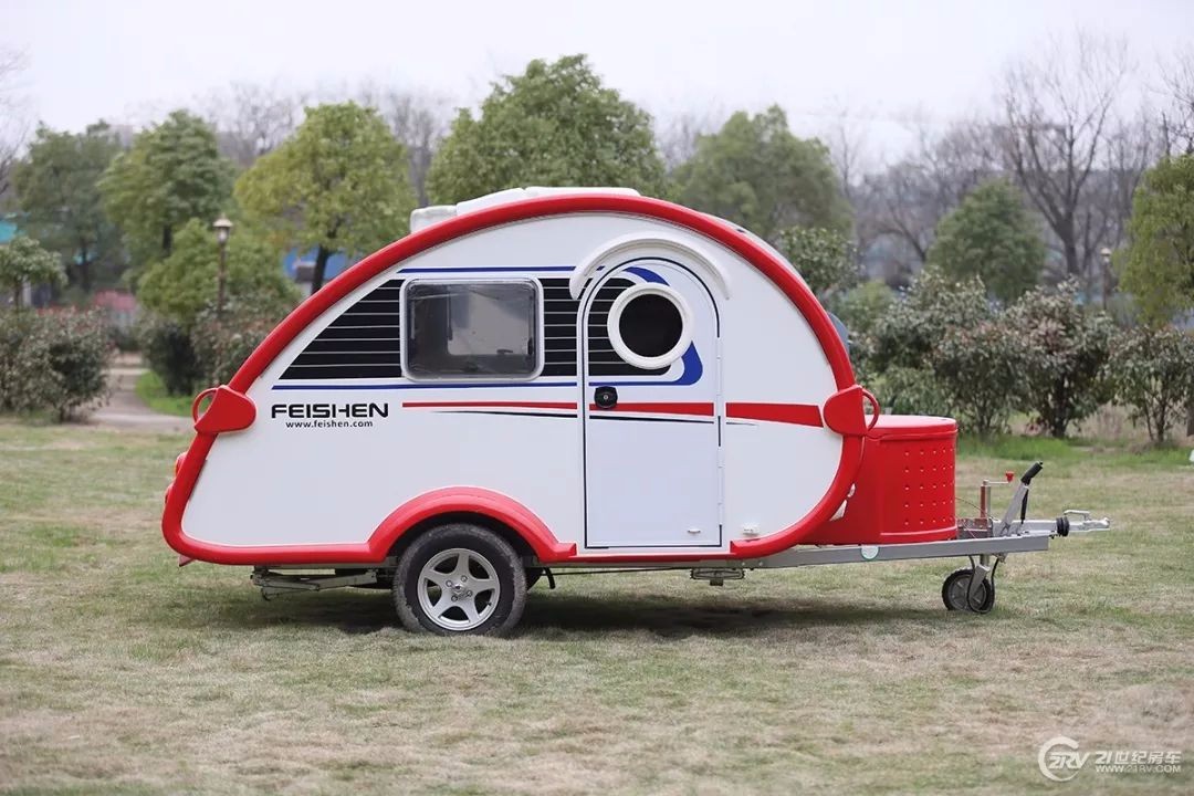 2017年度车型评选入围车型之468万的飞神水滴拖挂房车