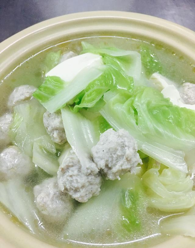 白菜肉丸汤,里面加入它,立刻清爽又好吃!