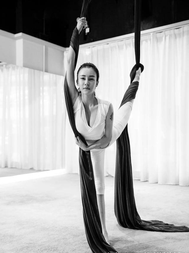 母其弥雅空中瑜伽秀一字马