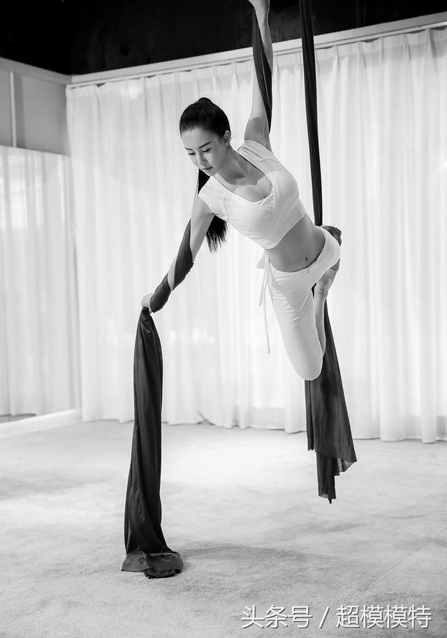 母其弥雅空中瑜伽秀一字马