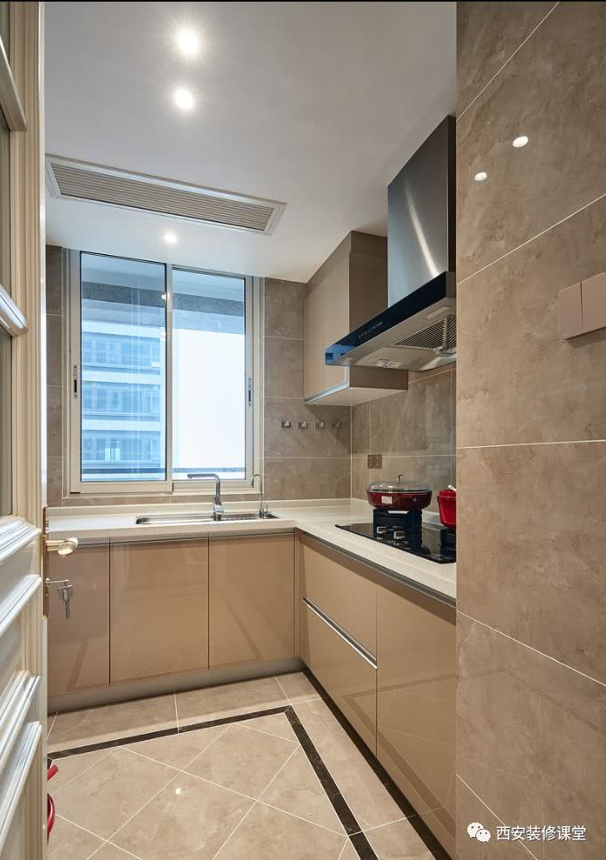 厨房仿石材瓷砖,地面局部波导线,烤漆橱柜搭配客卫干区仿石材瓷砖