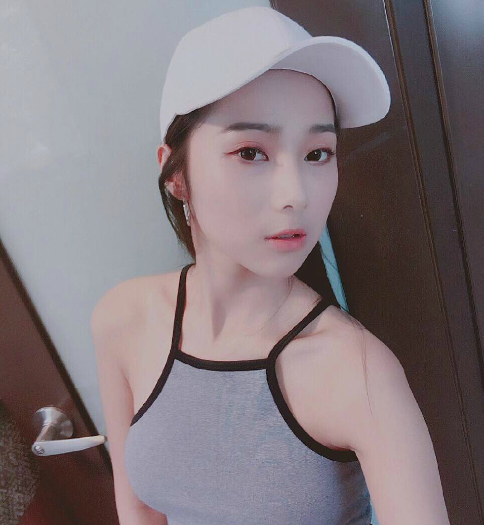 90后美女校花高清养眼图片