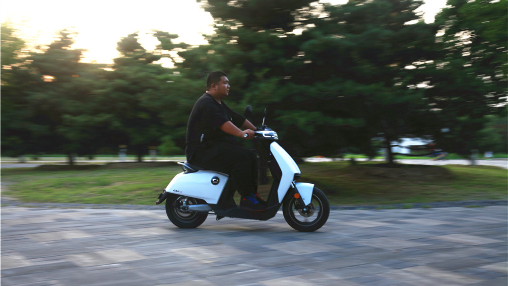 这款大玩具可以解决堵车困扰小胖开箱新款soco