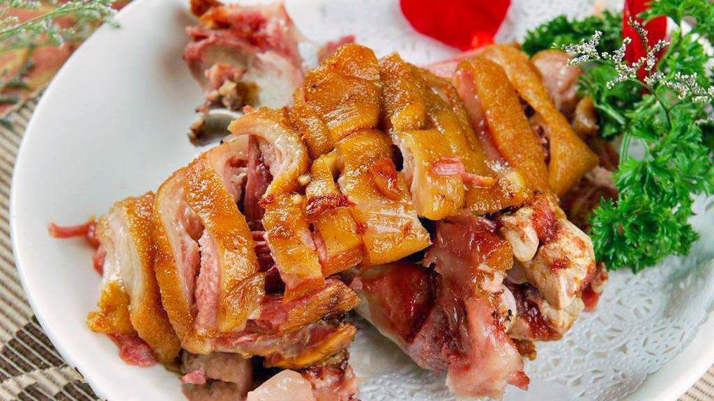 饭店常点的硬菜椒盐蹄髈,老刘手把手教你在家做,原来这么简单!