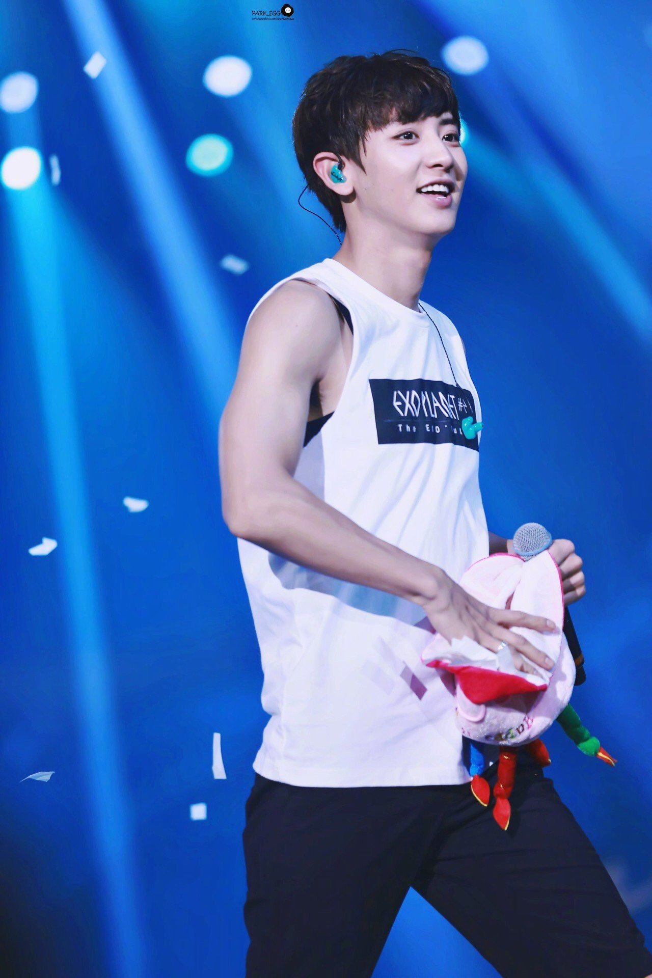 朴灿烈结实有力的胳膊进化论,可以了可以了,别再举铁了