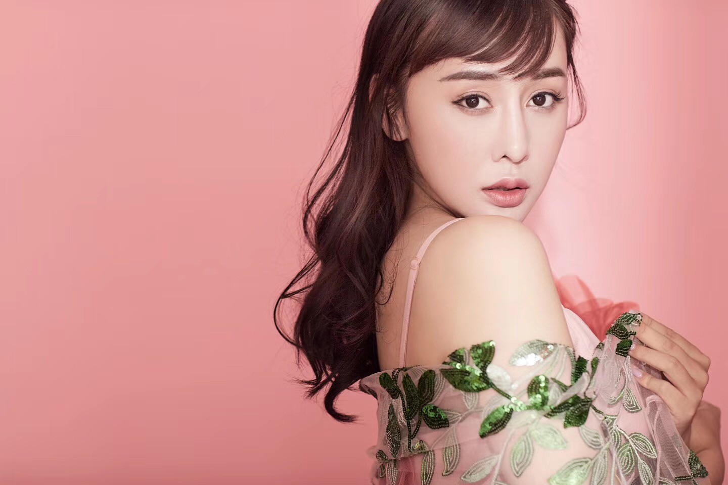 陈美行化身美丽大使 表演代言"火力全开"