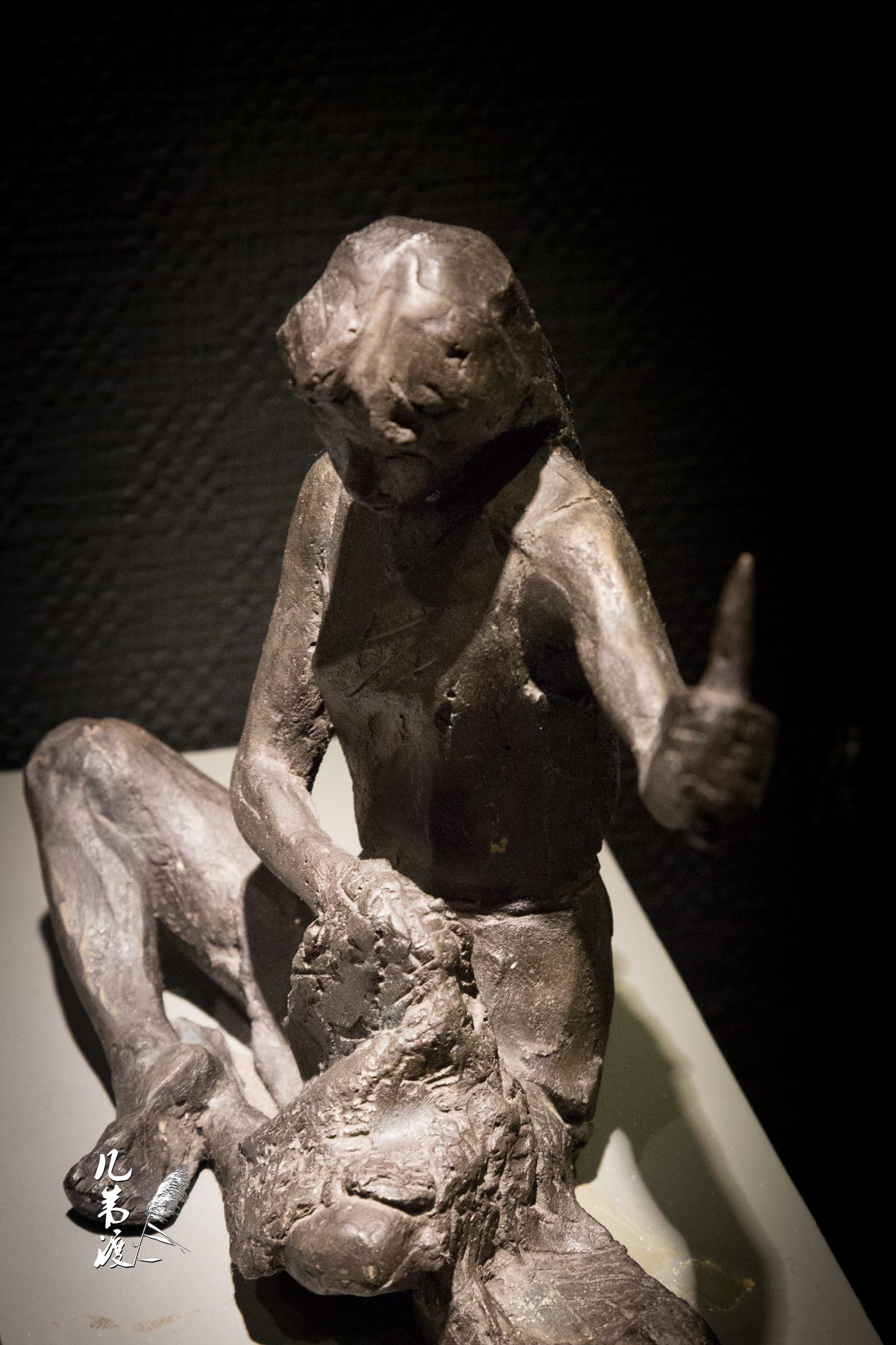 在内拍的原始人雕塑突然觉得人类进化本身就是一种疯狂