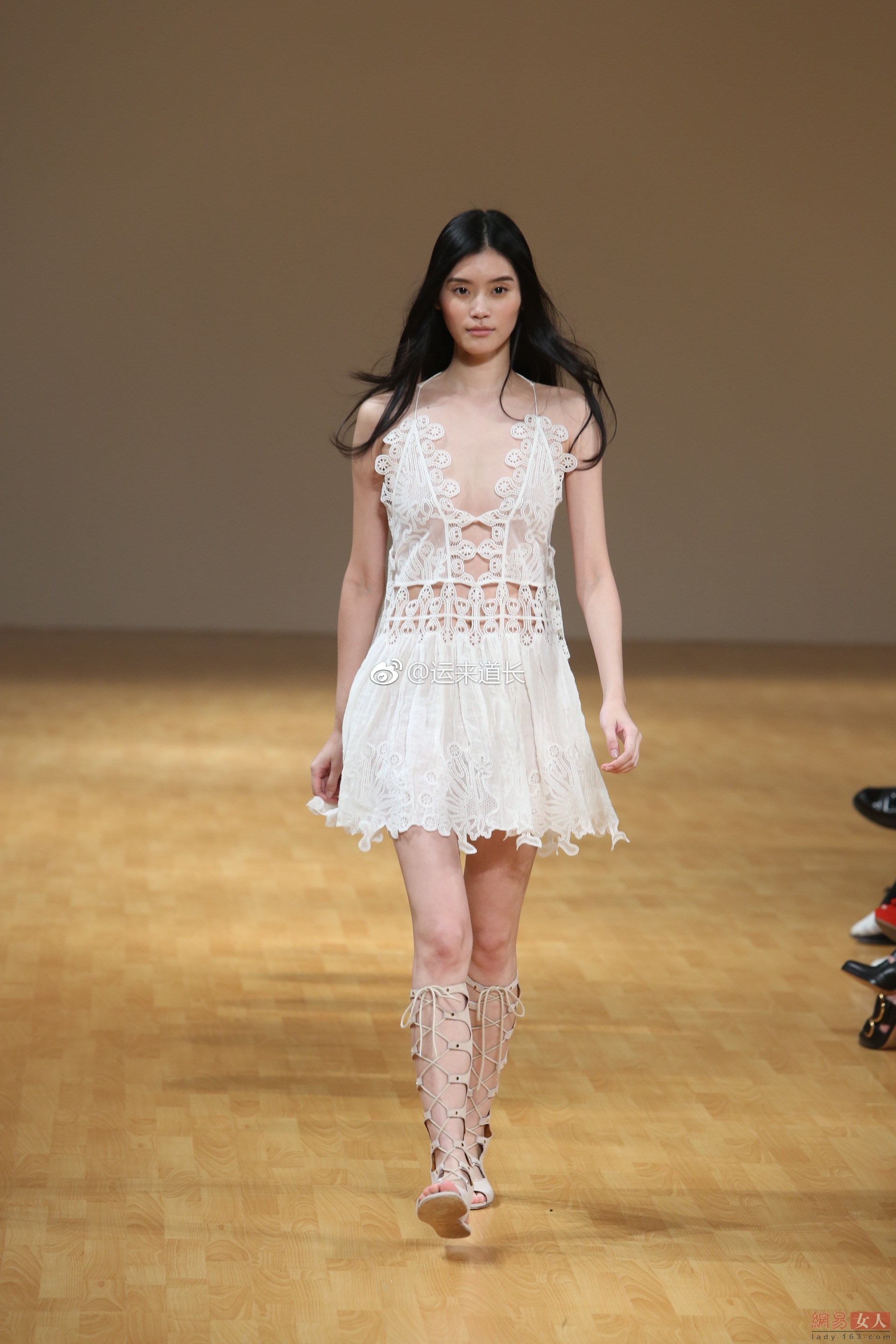 维密为了中国市场也是煞费苦心