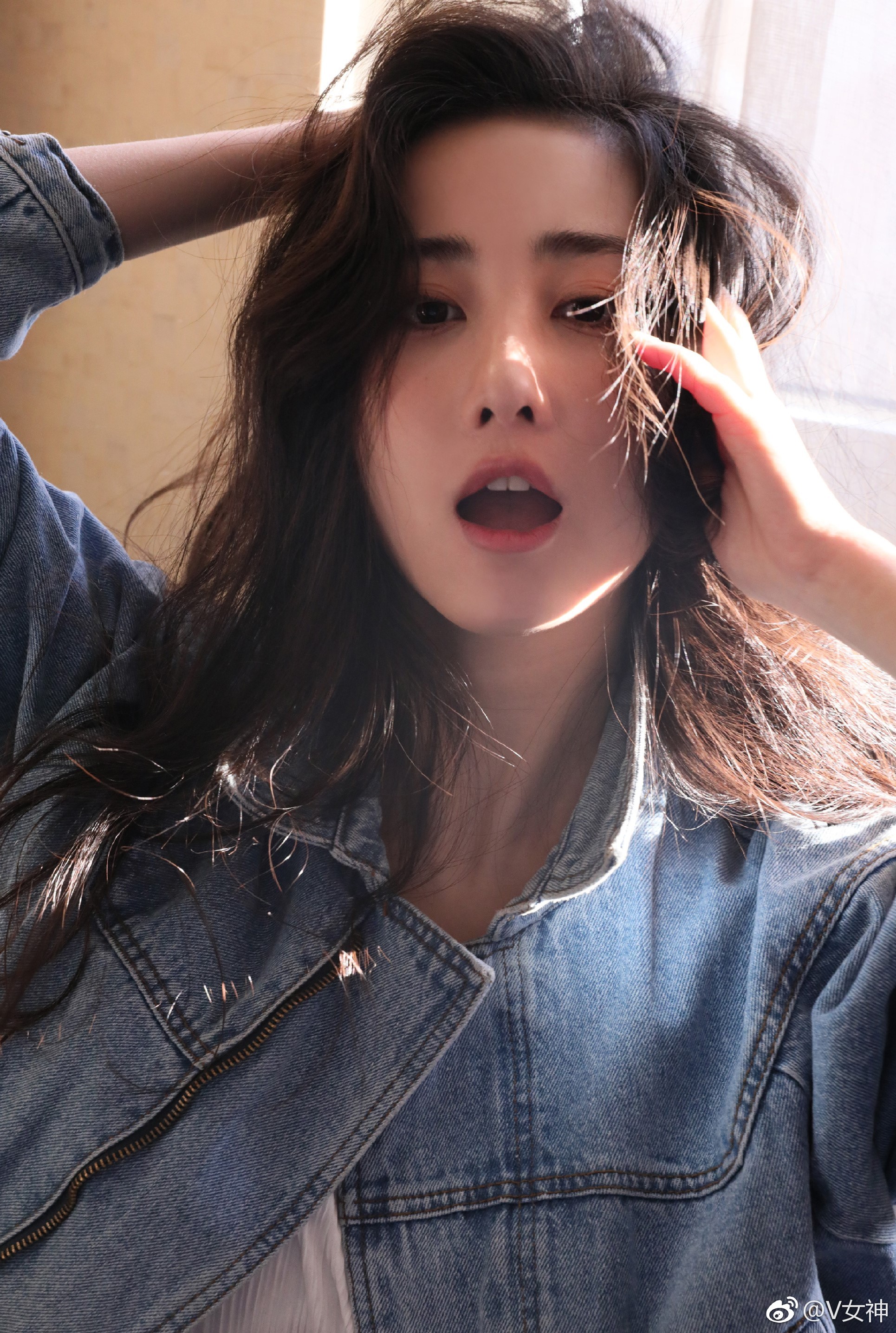 颇具80年代经典美女的风采耳畔仿佛响起粤语老歌