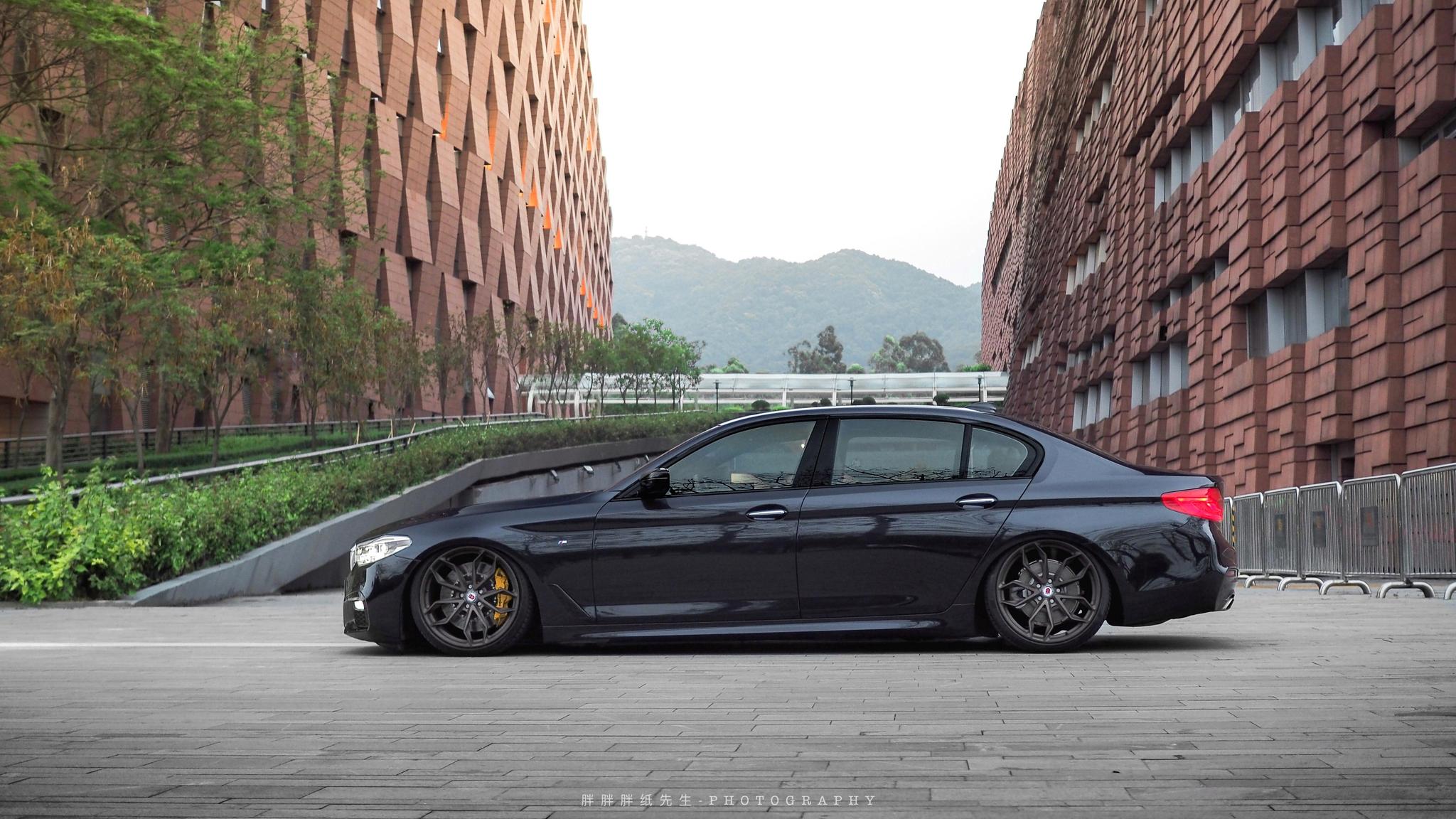 国内首辆改装低趴的宝马新5系,轻轻一改就已花费20万!-新浪汽车