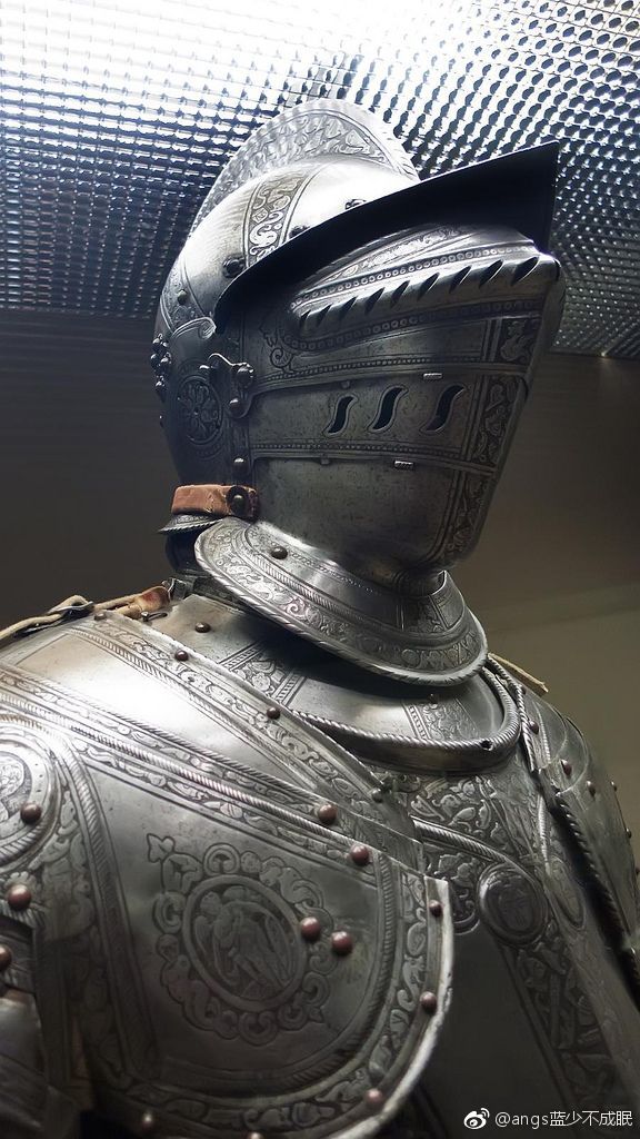 中世纪铠甲之美,无处不在的装饰纹样并非为了展现浮夸技术
