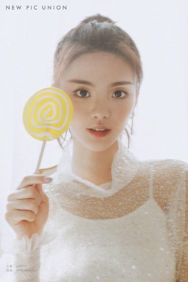 火箭少女孟美岐回归,抢回杨超越C位,网友:团