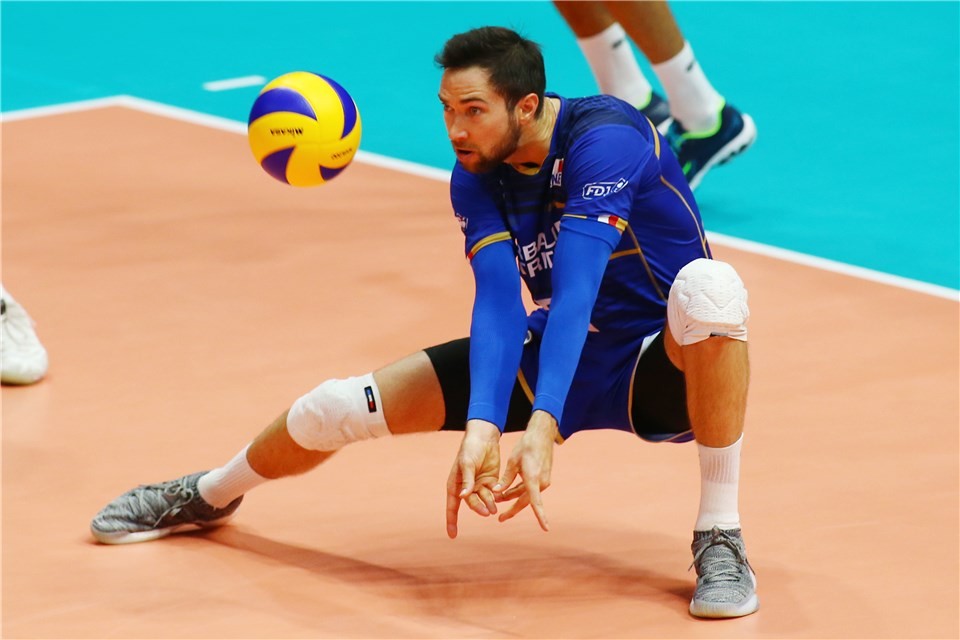 榜首之争法国男排险胜美国,赛后法国名将一句话戳中国球迷痛处