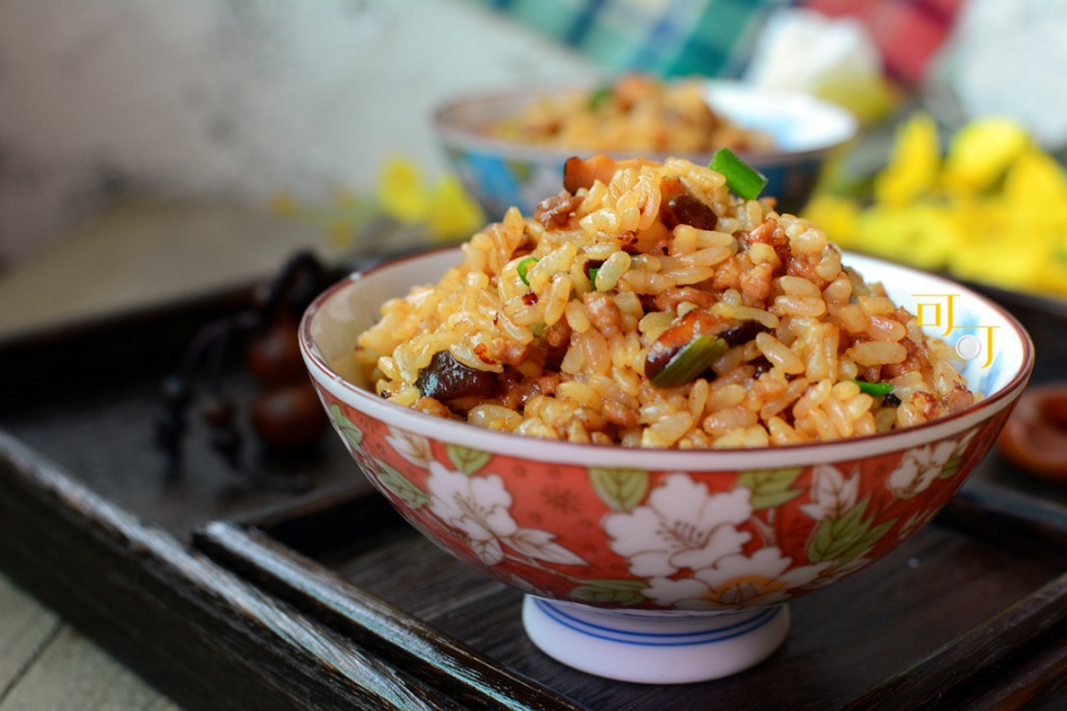 粒粒香浓,意犹未尽的香菇肉末酱油炒饭,虽是懒人饭,懒人有懒福