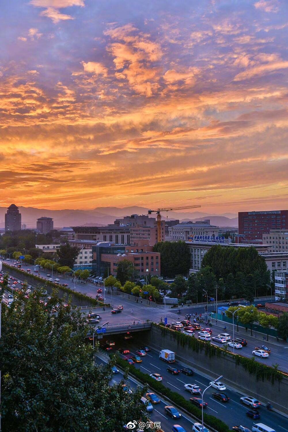 北京最美晚霞来自盆友圈