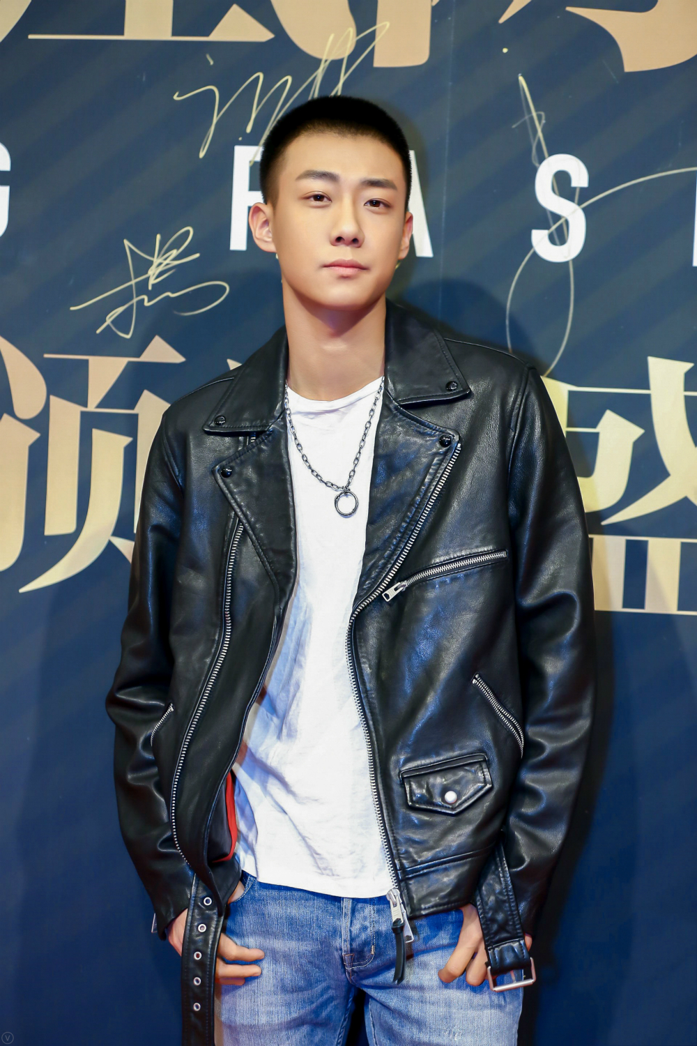 高至霆现身时尚盛典 "皮"一下很帅气