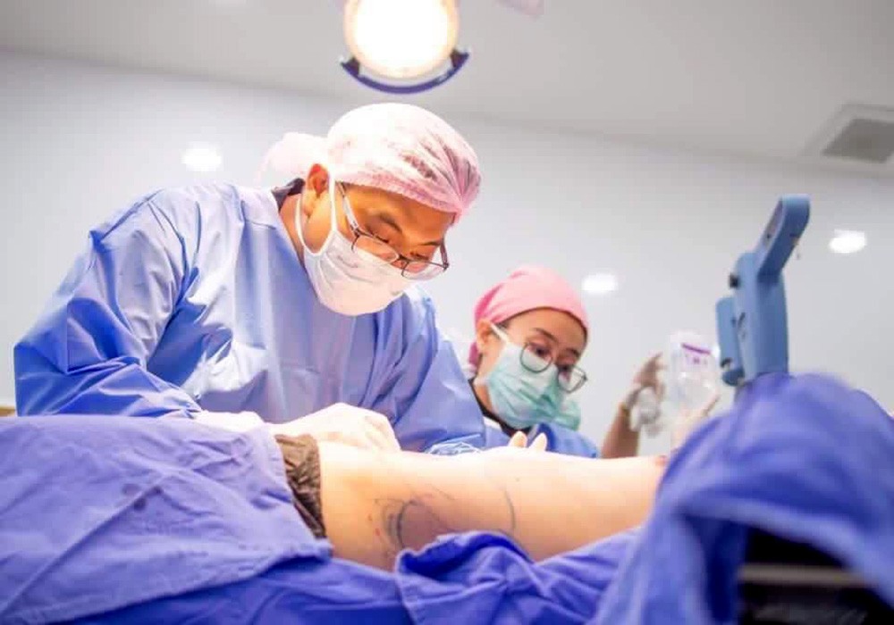 泰国男子靠手术造6块腹肌成网红颜值瞬间秒杀国内小鲜肉