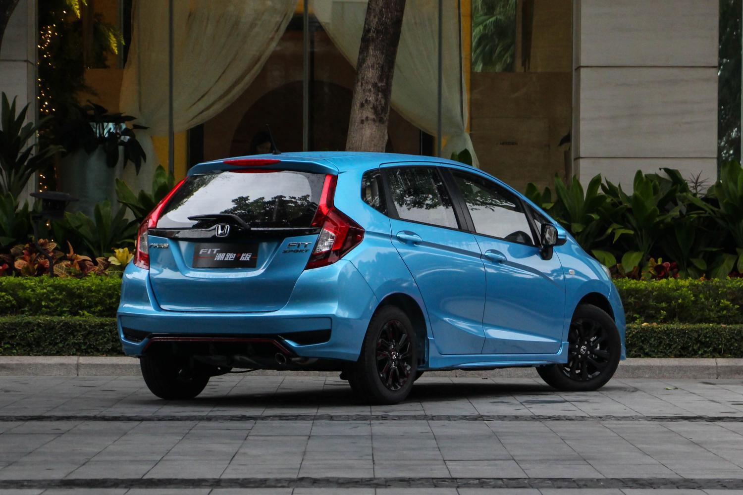 第三代飞度潮跑来袭, 谐音"超跑", 动力不输超跑, 仅售7万起