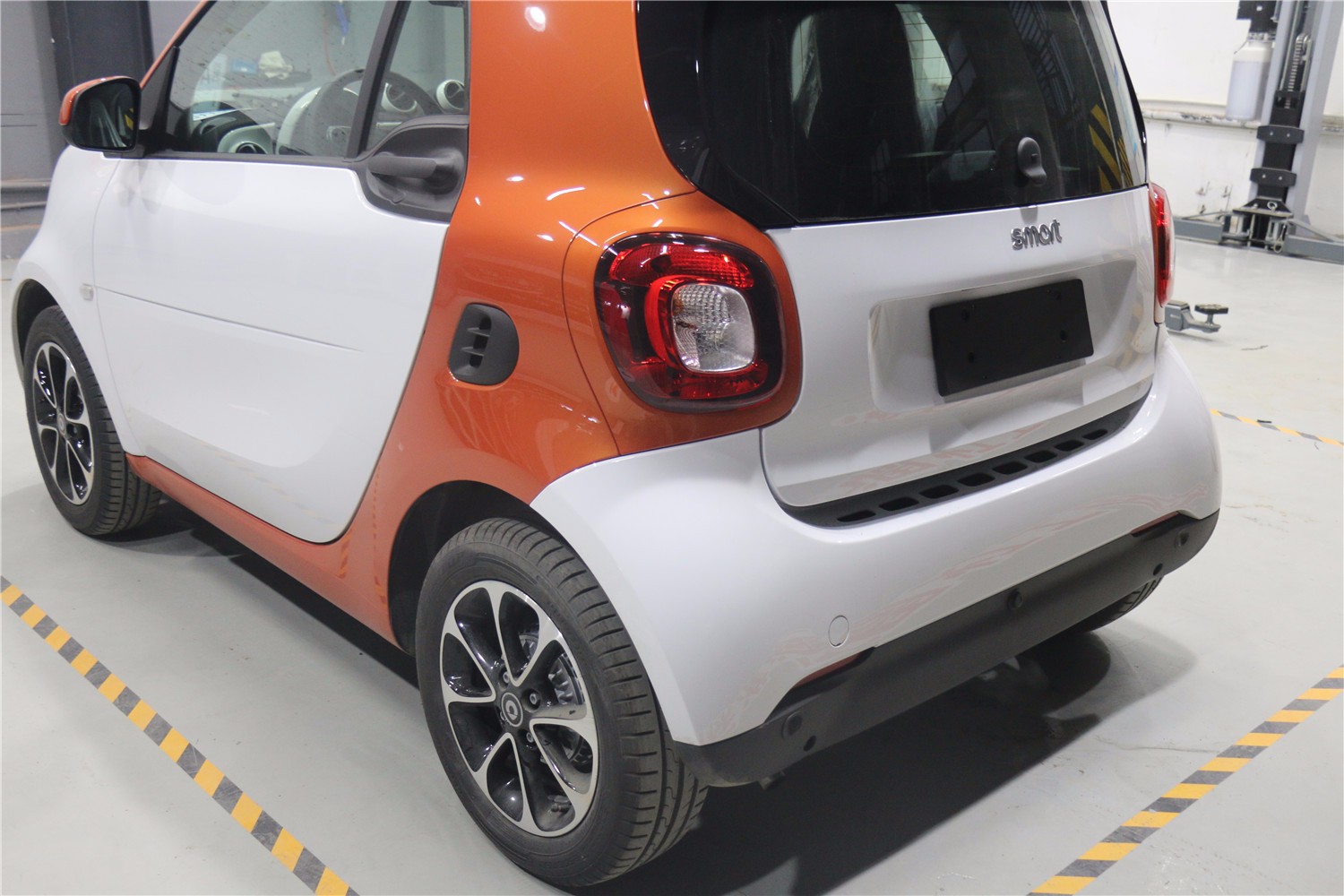 奔驰smart更时尚酷炫 原厂led尾灯迈速表