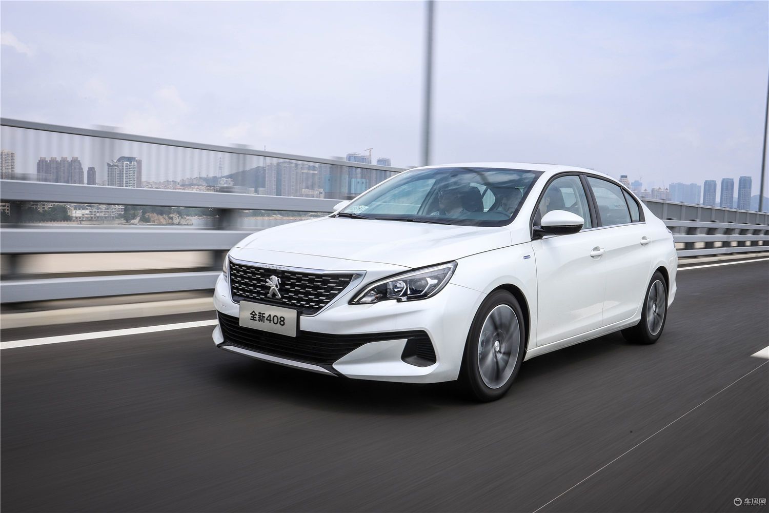 试驾全新标致408 比对手宽敞一些时尚一些 法系车开窍了吗?