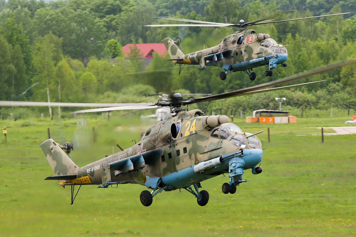 苏联俄罗斯武装直升机的先驱者米24型雌鹿武装直升机