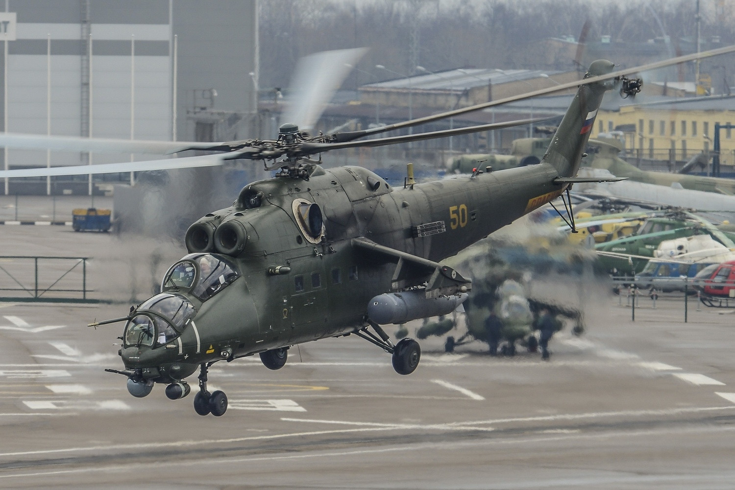 苏联俄罗斯武装直升机的先驱者米24型雌鹿武装直升机