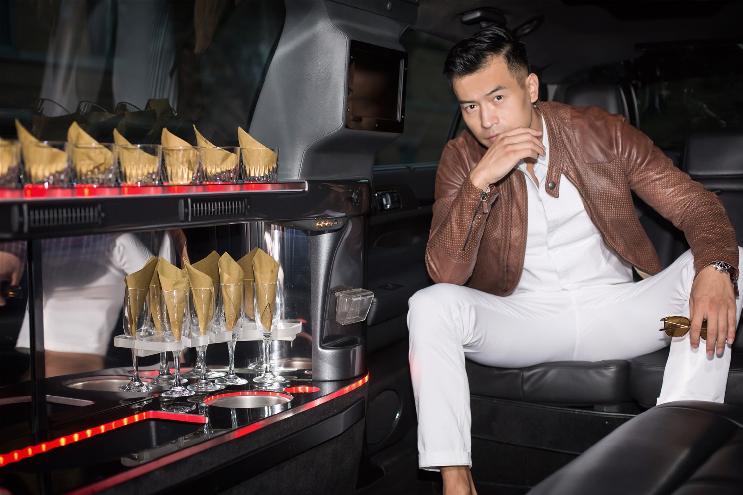 纪焕博电影《黄金兄弟》上映在即 空降纽约与希尔顿家族姐妹看秀