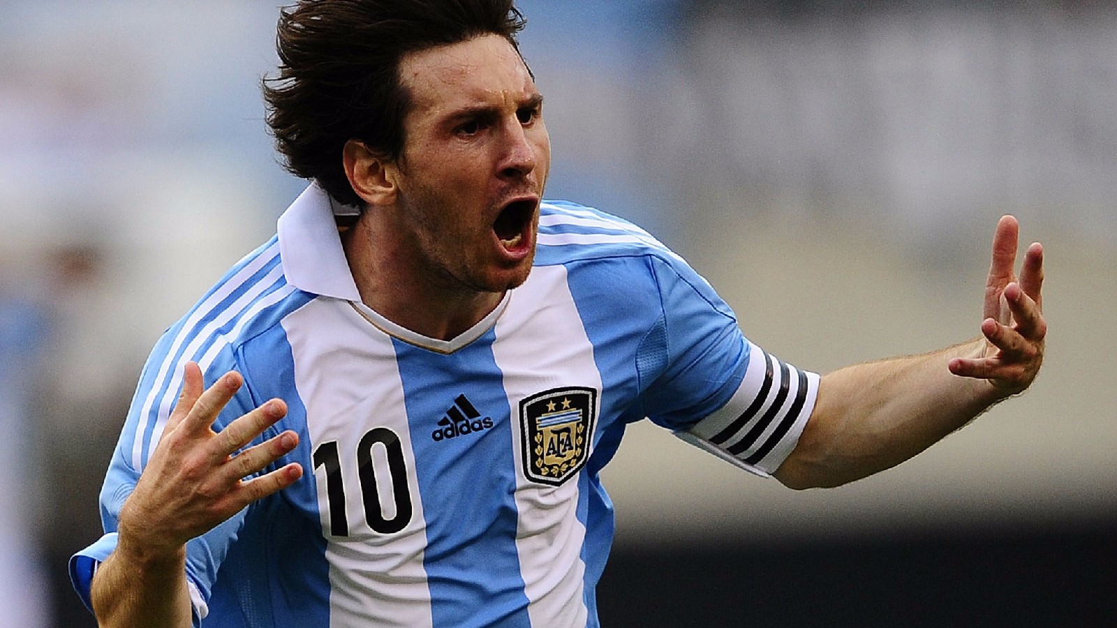 巴黎名宿:梅西巴萨相互成就,也是互相伤害,c罗精神力让人景仰