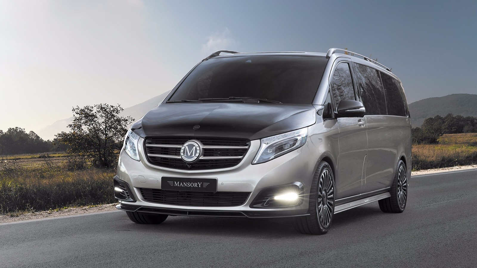 这是可在高速公路上举行高管会议的mansory奔驰v级