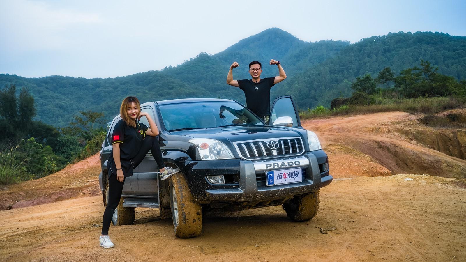 开着15年前的丰田霸道去越野!深陷泥坑怎么救车?