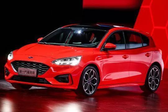 自动驾驶全景天窗再加8AT!新福特福克斯彻底