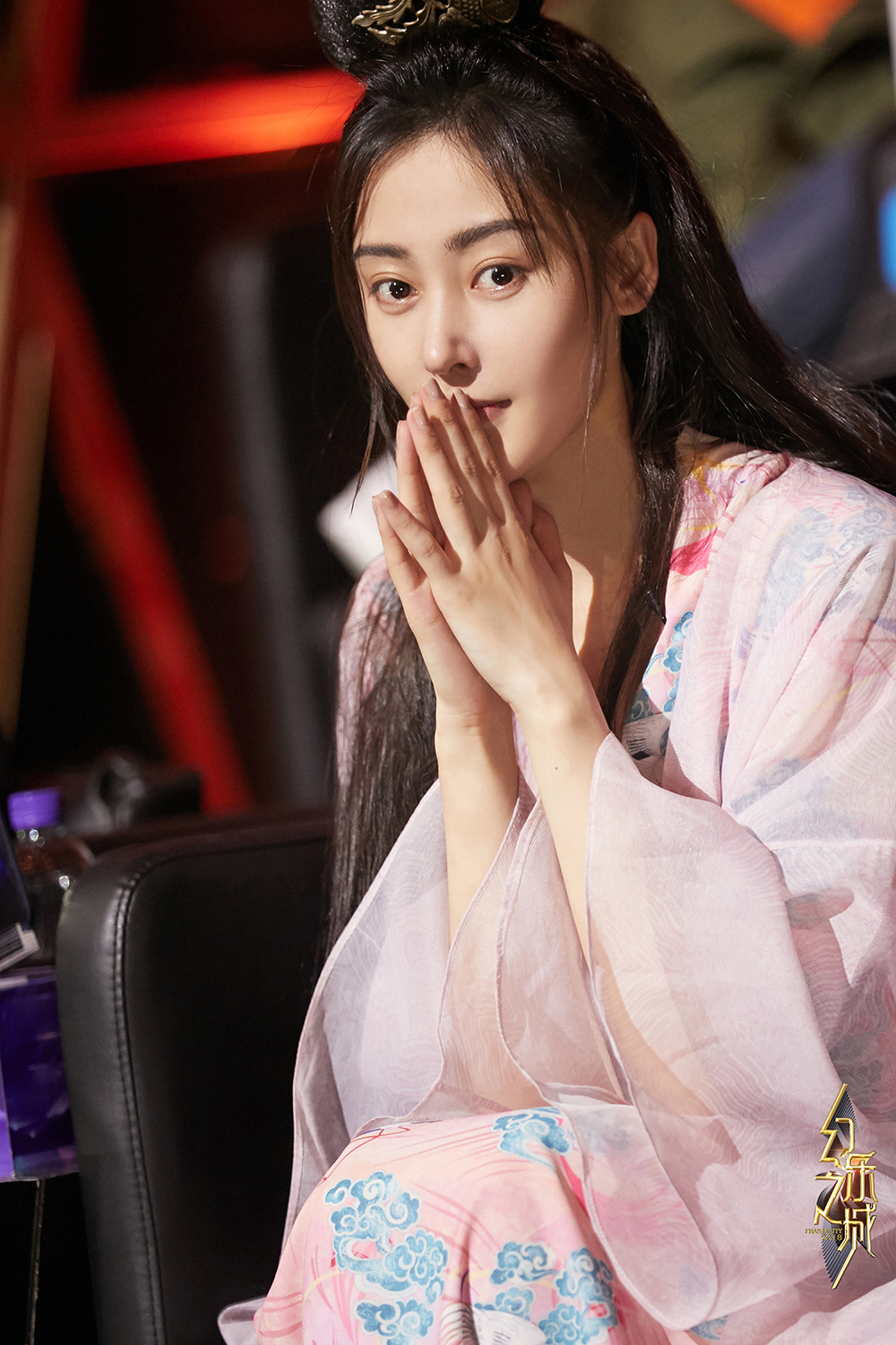 张天爱首登《幻乐之城》 演绎史上最怂女盗侠