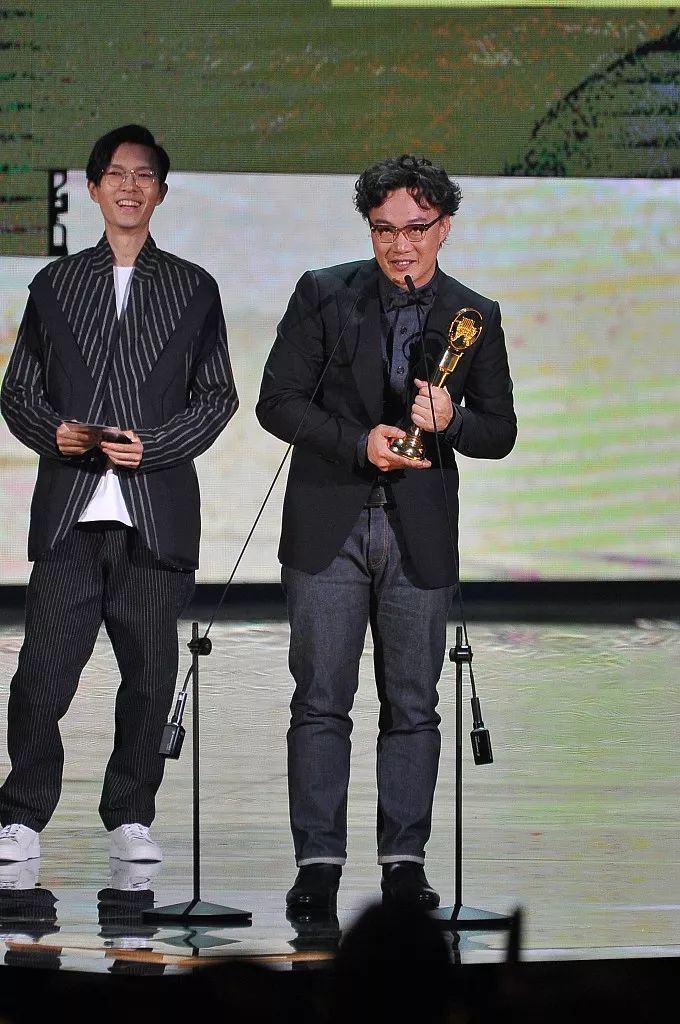 第29届金曲奖陈奕迅三度加冕歌王,曾六提零中的她终获歌后