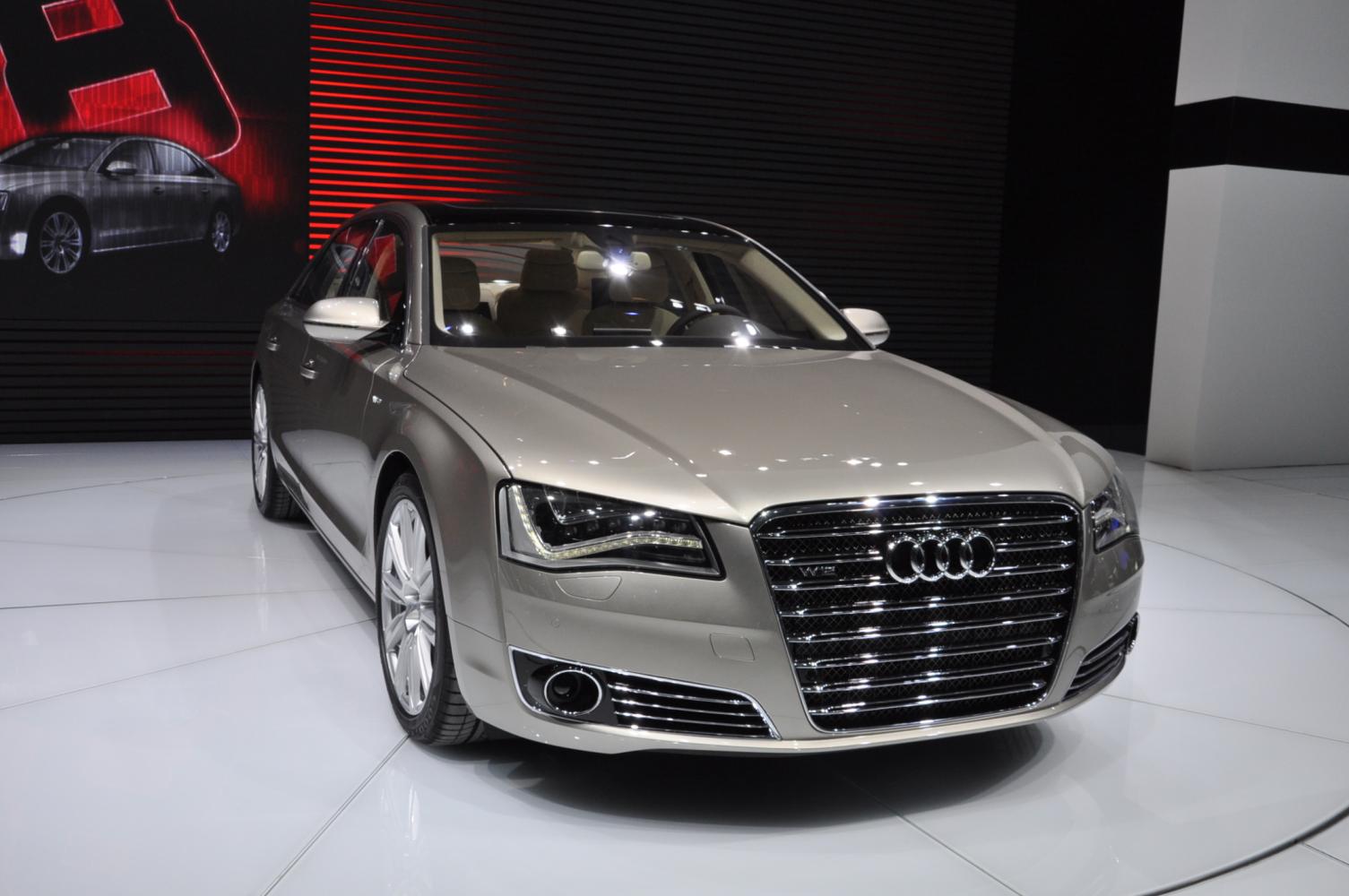 奥迪拼了, 新款旗舰只卖60万, 要把奔驰s级杀得片甲不留