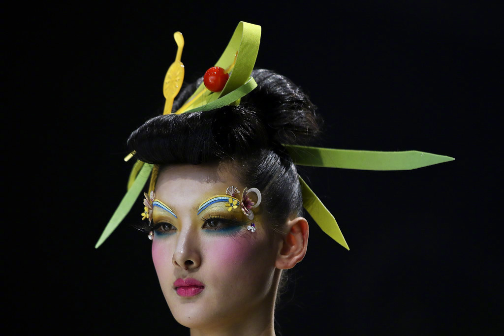 梅赛德斯奔驰中国时装周maogeping化妆艺术大师毛戈平彩妆