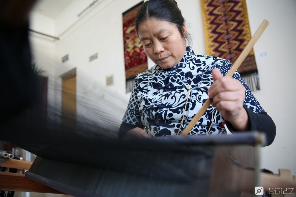她复原濒临失传民族绝技, 一幅作品上万元, 被国家博物馆收藏