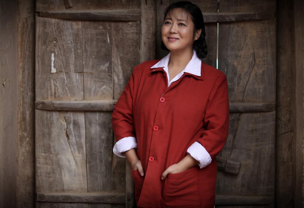 王茜华饰演的杨柿红是七十年代广大农村女性的缩影,剧中她与青梅竹马