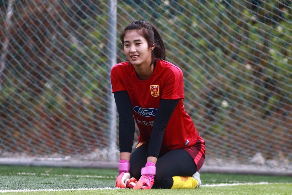 中国女足遭遇3连败后终于迎来一个好消息最美门将正式回归