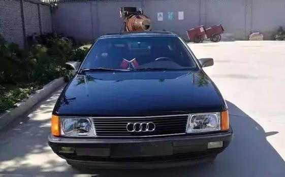 96年的奥迪100,正宗官方用车,5缸机械喷射几乎没人会修