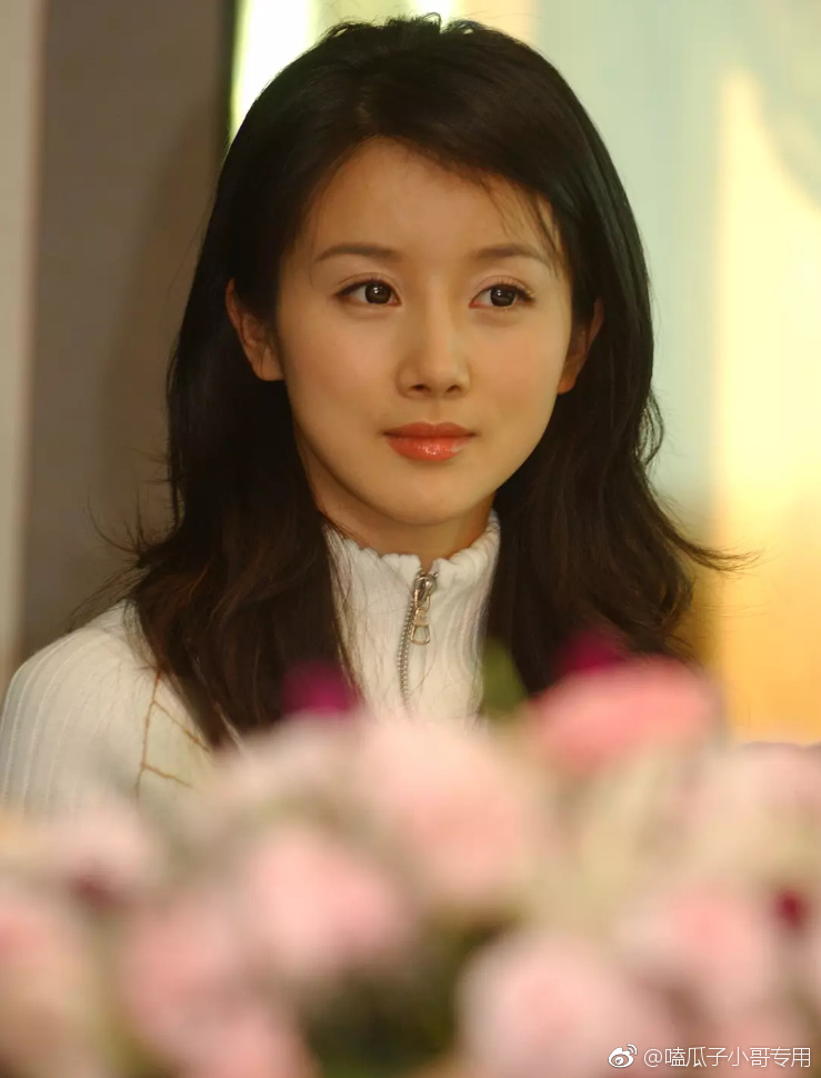 我觉得整容女星里面最可惜的是演员孙菲菲当年长得这么漂亮