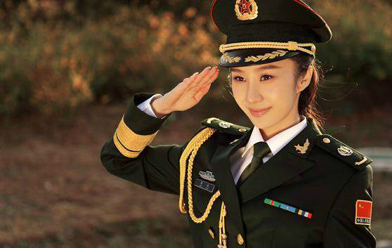 世界各国的军礼,中国的很标准,最古老的是德国,波兰的最奇特