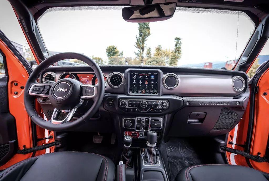 吉普指南者图片