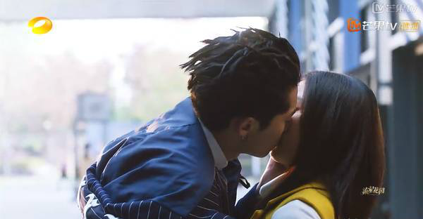 孙千荧幕初吻给王鹤棣,沈月给胡一天,王鹤棣给她